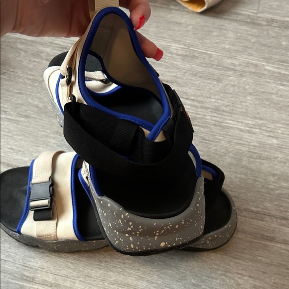 Nike Canyon
Fossil men’s sandals - Picture 6 of 6